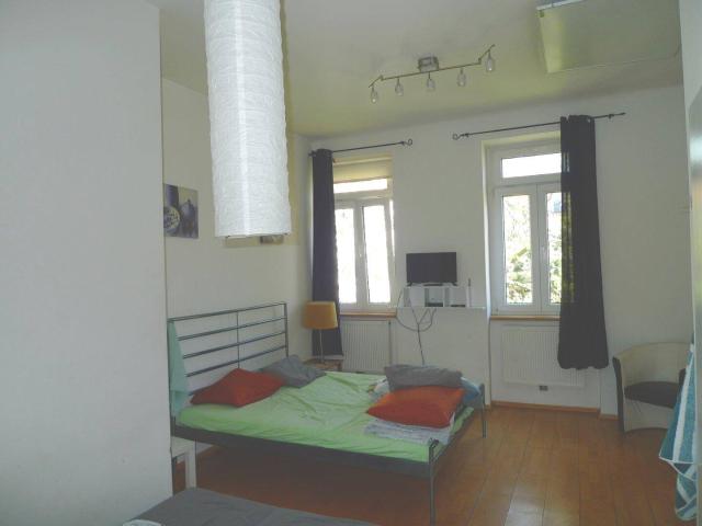Helle, ruhig gelegene 1 Zimmer Wohnung im Altbau und Grünblick in den Innenhof