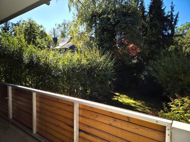 Helle, ruhige 3 Zi. Wohnung mit EBK, Südwest Garten, Sauna und TG