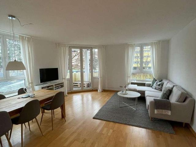 Helle, ruhige 3 Zimmer Wohnung mit Balkonen und zwei extra Tiefgaragenstellplätzen in Haidhausen