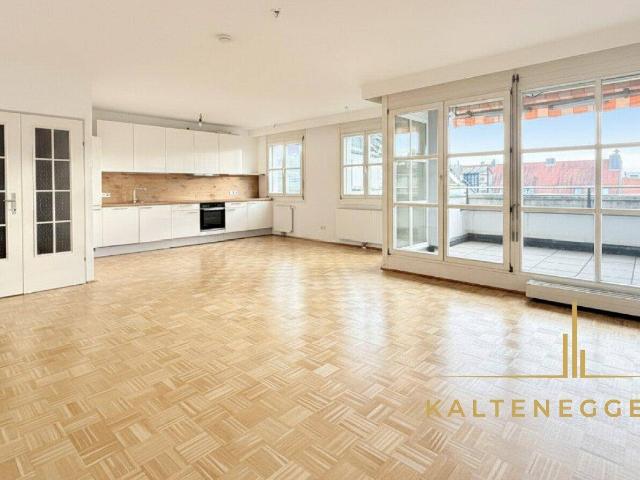 Helle, ruhige 120 m² Wohnung mit Loggia im 3. Stock zum begrünten Innenhof hin
