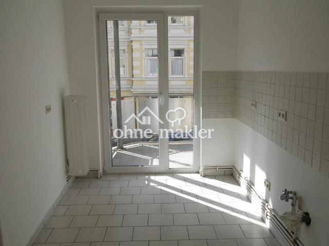 Helle, ruhige 2 Zimmerwohnung mit großem Balkon