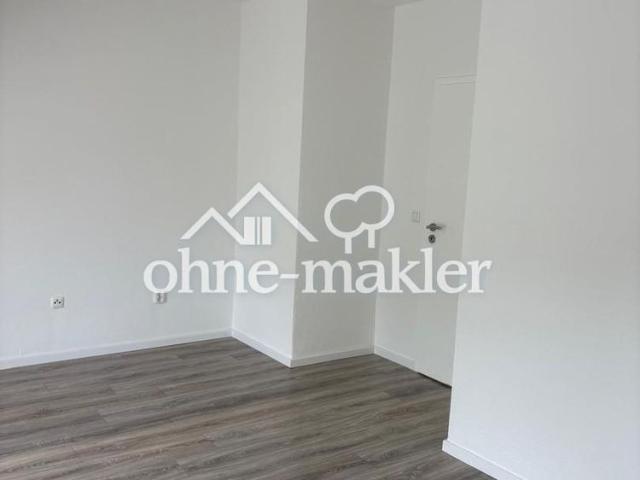 Helle ruhige 2 Zimmer Dachwohnung im 1.OG mit Blick ins Grüne, Einbauküche, großer Balkon