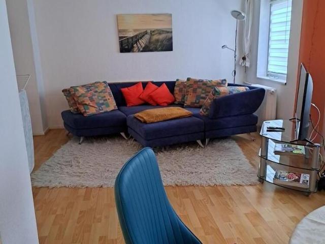 Helle, ruhige 2 Zimmer Wohnung mit Balkon in Berlin Tegel, Nähe Tegeler See, möbliert