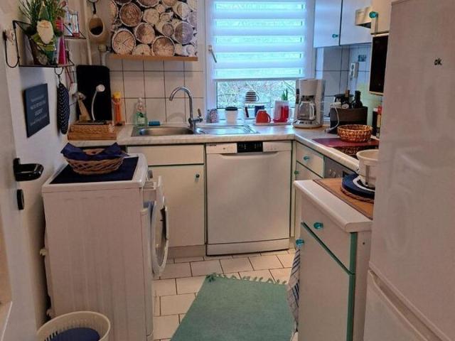 Helle, ruhige 2 Zimmer Wohnung mit Balkon in Berlin Tegel, Nähe Tegeler See, möbliert