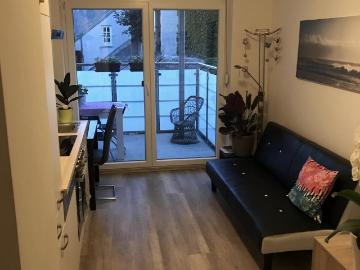 Helle ruhige 2 Zimmer Wohnung mit Balkon in TOP Lage!