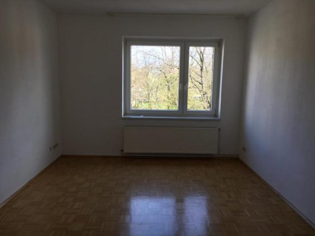Helle & Ruhige 2 Zimmer Wohnung mit großer Küche & großem Balkon