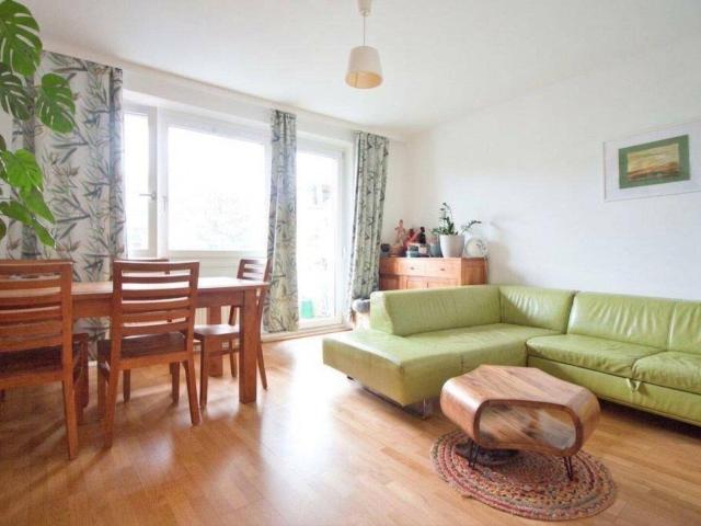 Helle, ruhige 4 Zimmer Wohnung | separate Küche | Loggia | Blick über den Modenapark | U3 & U4 Gehweite