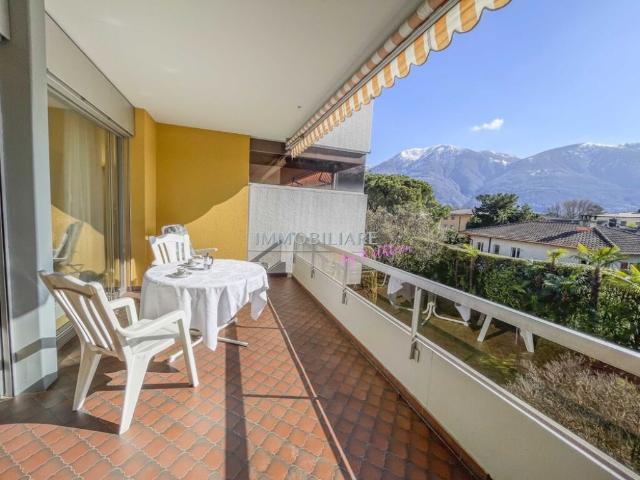 Helle, ruhige Ferienwohnung mit grossem Balkon, Gemeinschaftspool