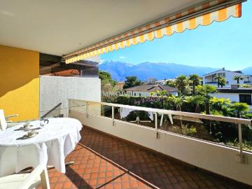 Helle, ruhige Ferienwohnung mit grossem Balkon, Gemeinschaftspool