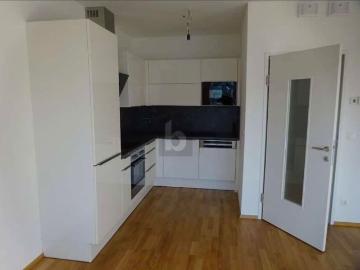 HELLE, RUHIGE WOHNUNG IN ZENTRALER LAGE INKLUSIVE GRÜNER DACHTERRASSE MIT PANORAMABLICK ÜBER KORNEUBURG