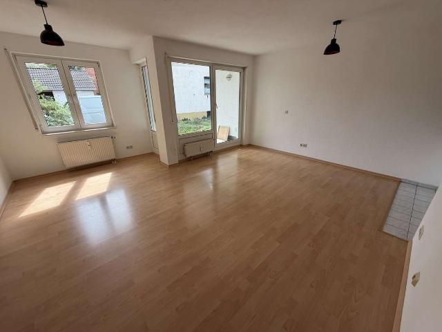 Helle, ruhige Wohnung in Leonberg mit sonniger Terrasse & Einbauküche