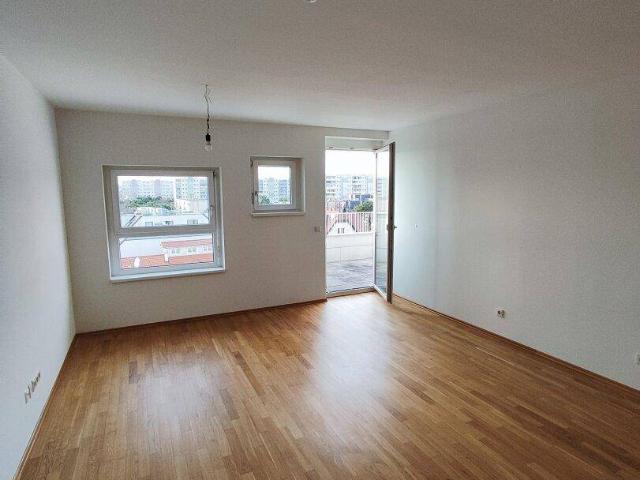 Helle, Ruhige Wohnung mit 10m² Balkon, im 5.OG, 2 Min zur U1, Kagraner Platz