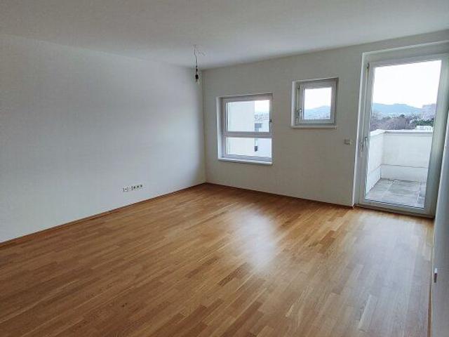 Helle, Ruhige Wohnung mit 10m² Balkon, im 5.OG, 2 Min zur U1, Kagraner Platz