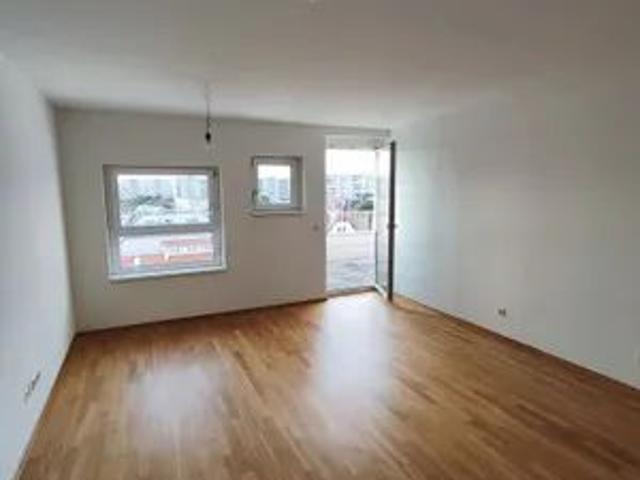 Helle, Ruhige Wohnung mit 10m² Balkon, im 5.OG, 2 Min zur U1, Kagraner Platz