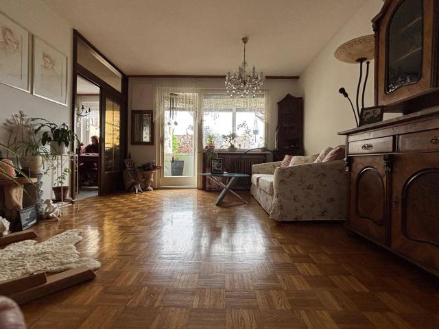 Helle, ruhige, zentrale 66 qm Wohnung mit Balkon verglast
