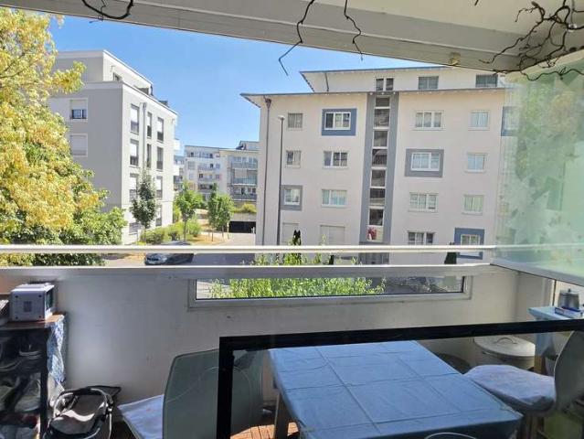 Helle, schön geschnittene 2 Zimmer Eigentumswohnung zwischen Porz und Zündorf mit Loggia