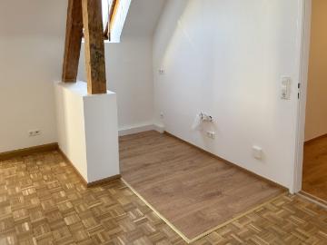 Helle, schön sanierte Dachgeschoßwohnung