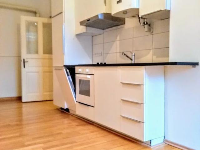Helle, schöne und zentral gelegene 65m² Altbauwohnung in Schallmoos/Andräviertel Salzburg Stadt  2 1/2 Zimmer