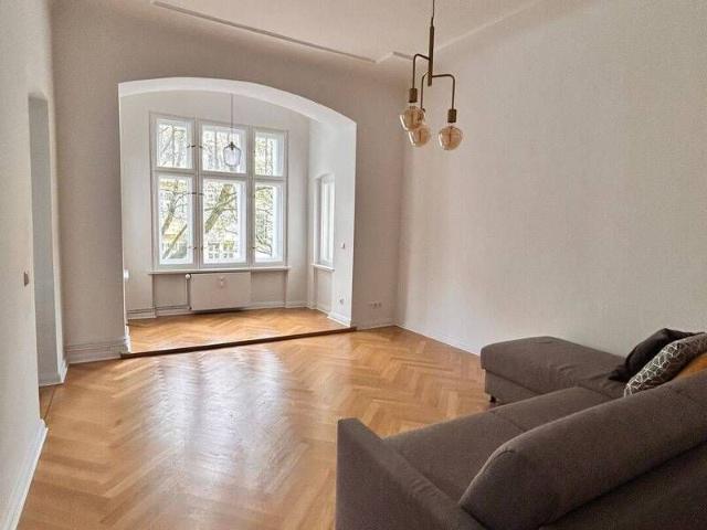 Helle, sanierte 2 Zimmer Altbauwohnung zur Zwischenmiete in Friedenau