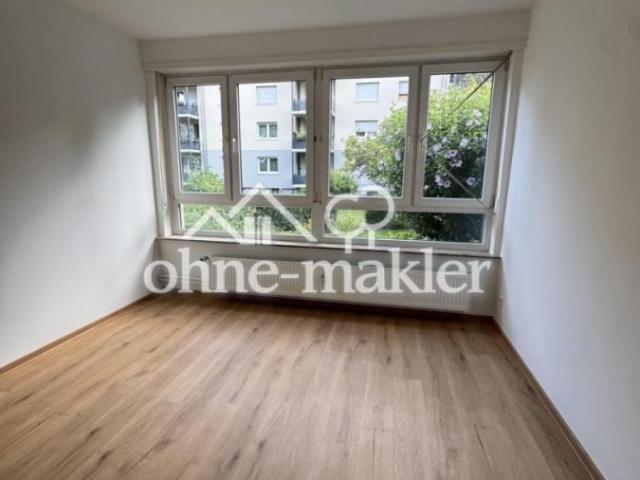 Helle sanierte 3 Zimmerwohnung mit großer Fensterfront