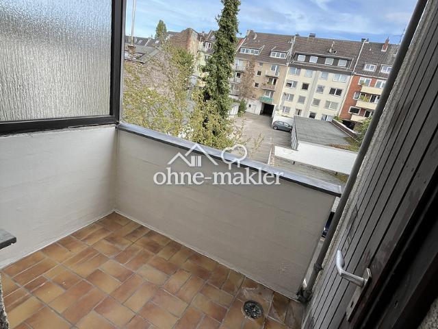 Helle sanierte Wohnung mit Balkon