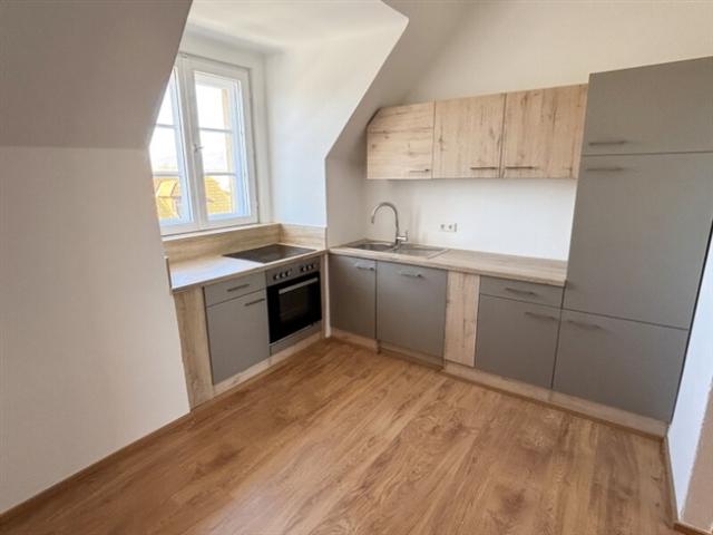 Helle, sanierte Dachgeschoßwohnung mit Fernblick