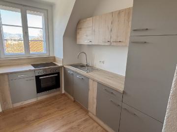 Helle, sanierte Dachgeschoßwohnung mit Fernblick