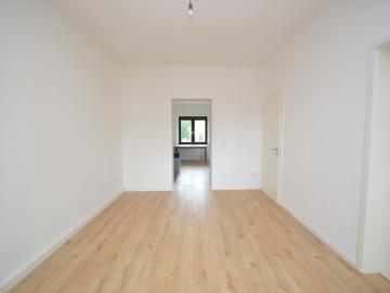 Helle, sehr zentral gelegene 3 Zimmerwohnung mit Garage!