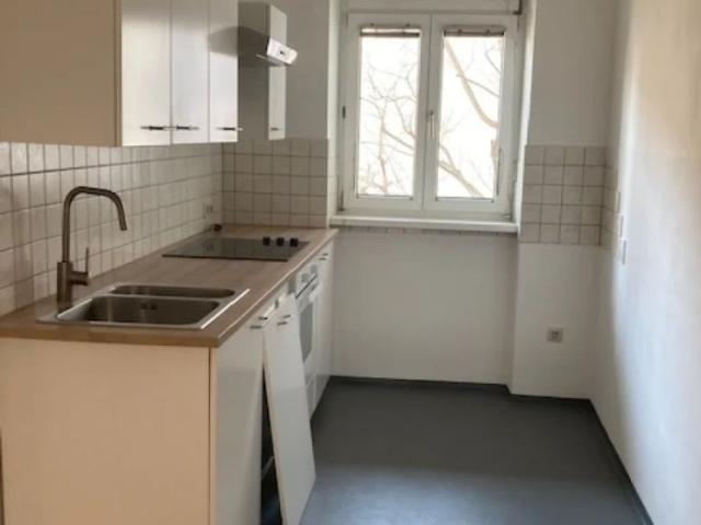 Helle Singlewohnung mit sonniger Loggia