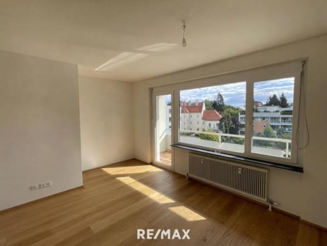 Helle, sofort verfügbare 3,5 Zimmer Wohnung mit Loggia und Lift, Nähe Kreuzbergl