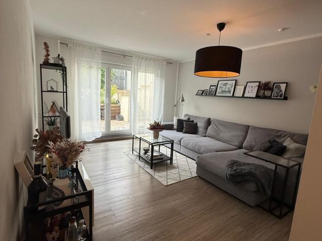 Helle Souterrain Wohnung mit Terrasse Südausrichtung