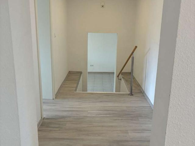 Helle Souterrain Wohnung zu vermieten