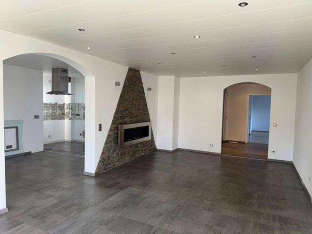 Helle, stilvolle 3 Zimmer Wohnung mit Balkon