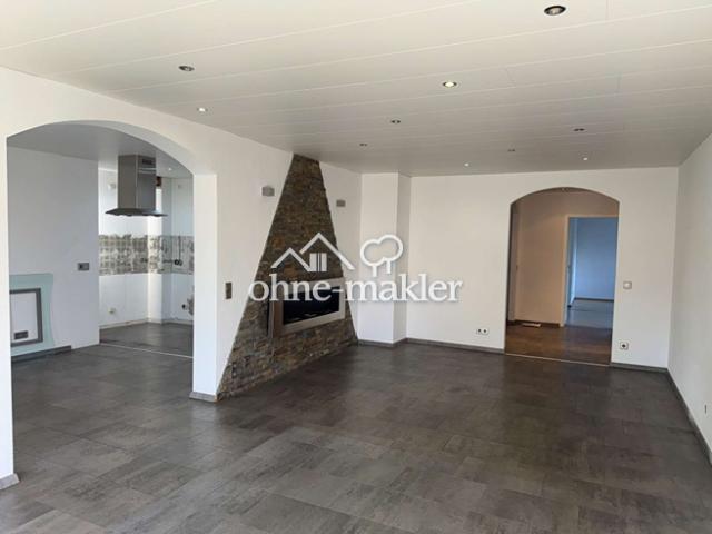 Helle, stilvolle 3 Zimmer Wohnung mit Balkon