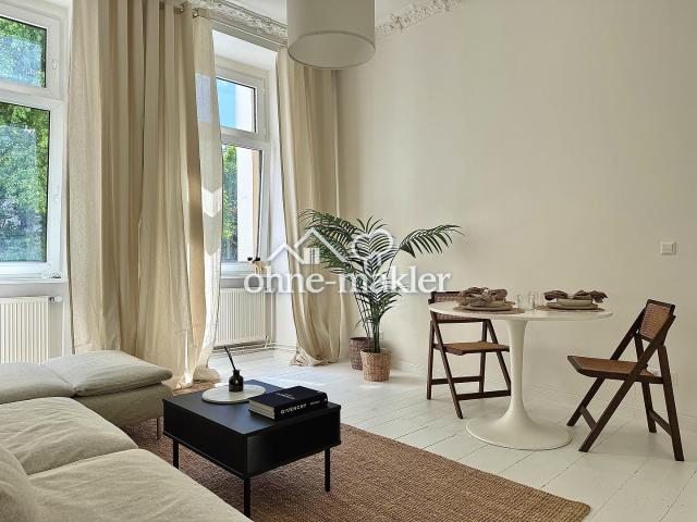Helle Stuck & Design Wohnung in Berlin Neukölln Reuterstraße
