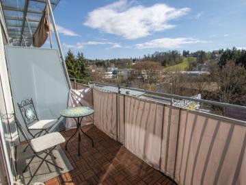 Helle Studentenwohnung mit Balkon und TG Platz!