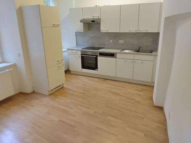 Heller 3 ZIMMER Altbau, extra Wohnküche möbliert, Bad mit Dusche / WC / Fenster, nähe Jakominiplatz!