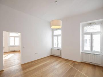 Heller 2 Zimmer Altbau mit optimaler Anbindung in die Innenstadt
