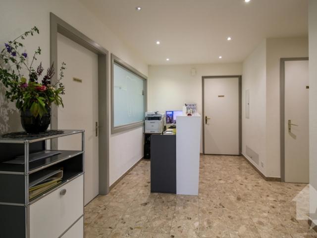 Heller 4,5 Zimmer Schrank von 115 m2, um ihn in eine Wohnung zu verwandeln
