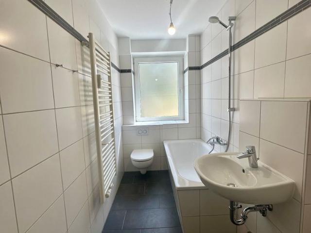 Heller Balkon mit grüner Aussicht in 3 Zimmern in München – Deisenhofener Straße