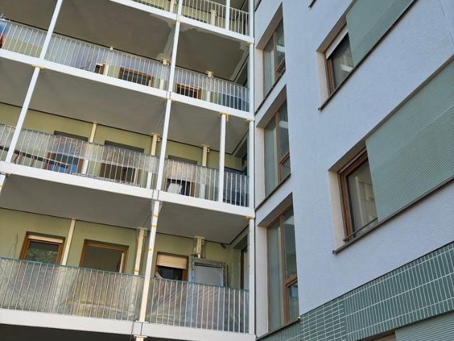 Heller Neubau mit offener Küche: 2 Zimmer Wohnung in Niederrad
