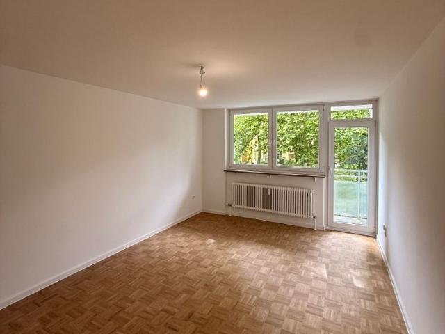 Helles 3 Zimmer Apartment mit Balkon und Parkett in München Karl Marx Ring