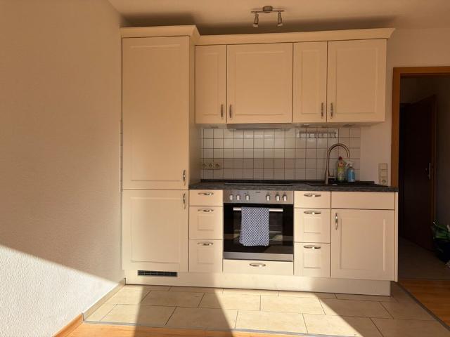 Helles 1 Zimmer Apartment für mit Kellerabteil und TG Stellplatz für Studenten