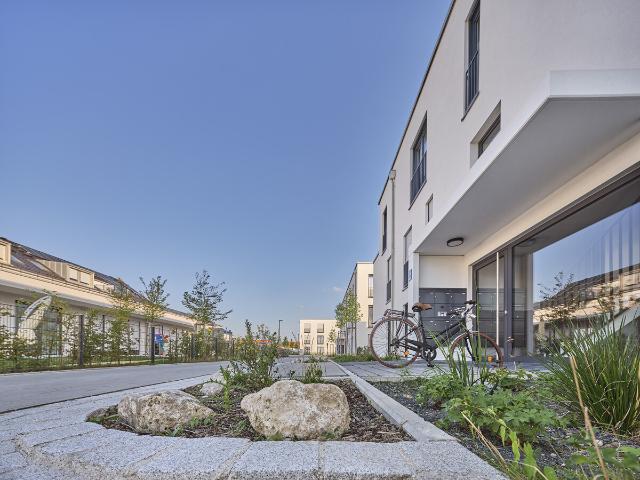 Helles 1 Zimmer Appartement mit großen Fenstern und eigenem Garten in Vaterstetten