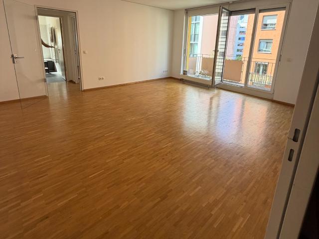 Helles 2 Zimmer Apartment mit Balkon im 3. Stock – Frankfurt am Main