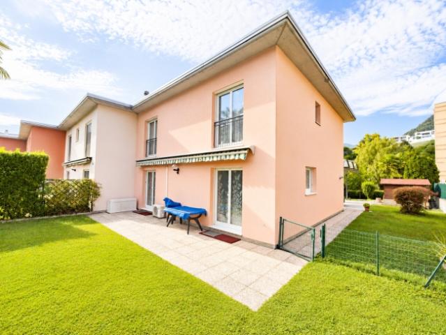 HELLES 5.5 ZIMMER HAUS IN EINER GRÜNEN GEGEND