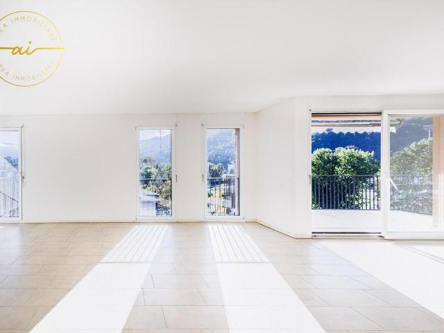 HELLES 5 ZIMMER ATELIER MIT GROSSER TERRASSE IN CHIASSO