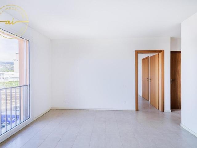 HELLES 5 ZIMMER PENTHOUSE MIT GROSSER TERRASSE IN CHIASSO
