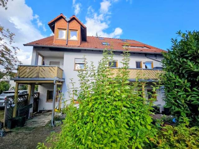 Helles Apartment mit Balkon. Sehr schöne Raumaufteilung. Kleine Wohneinheit