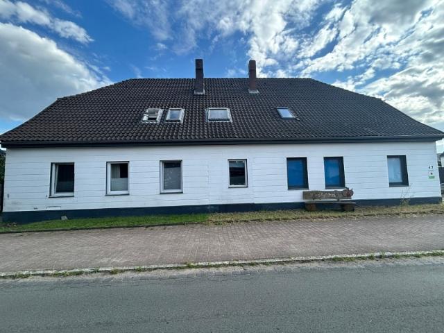 Helles Dachgeschoss mit 6 Zimmern und Einbauküche in Marklohe